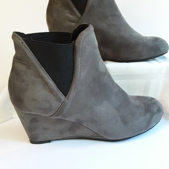 New Directions Gray "Suede" Pull On Wedge Ankle Bootie Cindy 9M - New Heel Caps - Picture 4 of 10